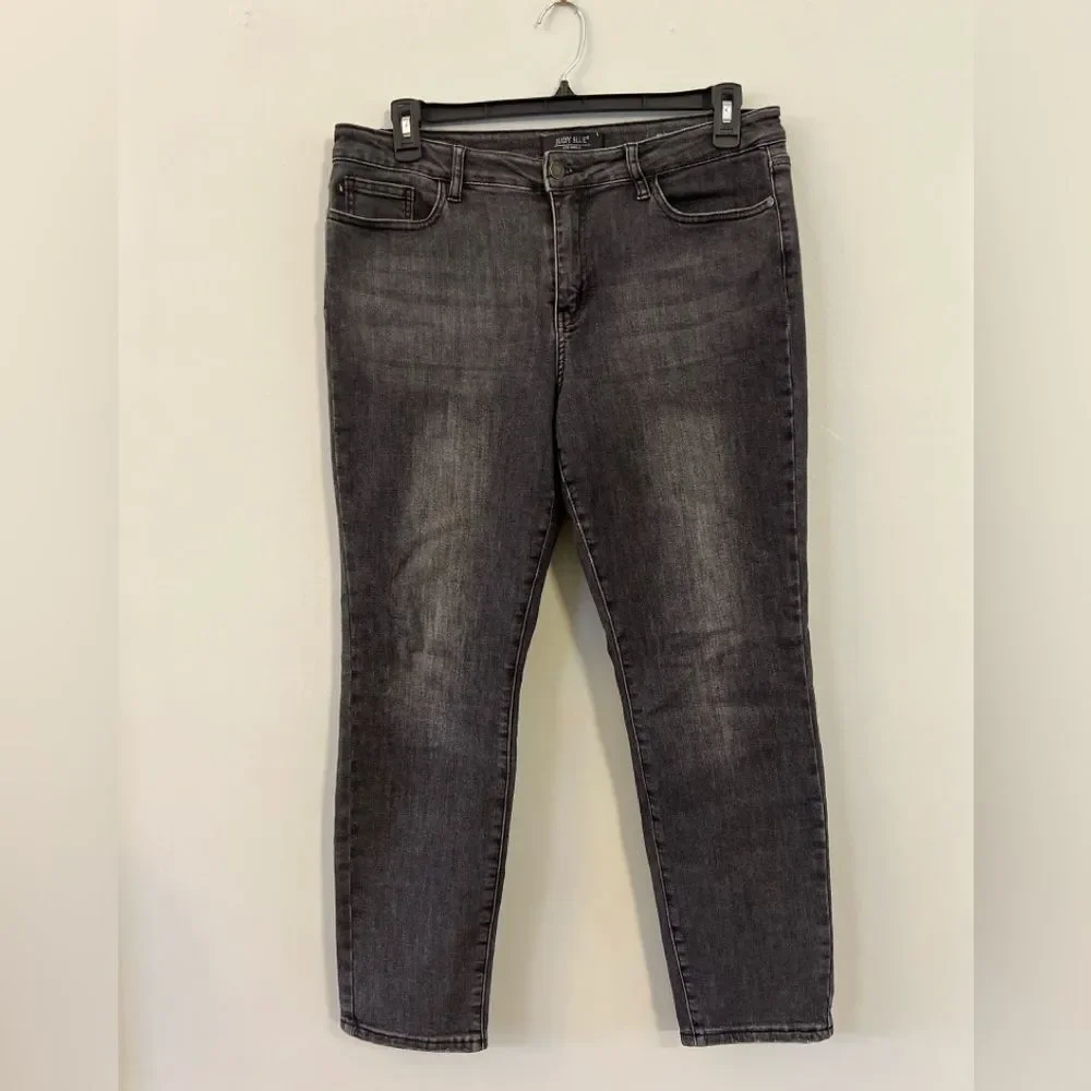 Judy Blue Charcoal Boyfriend Fit Jeans 13/31